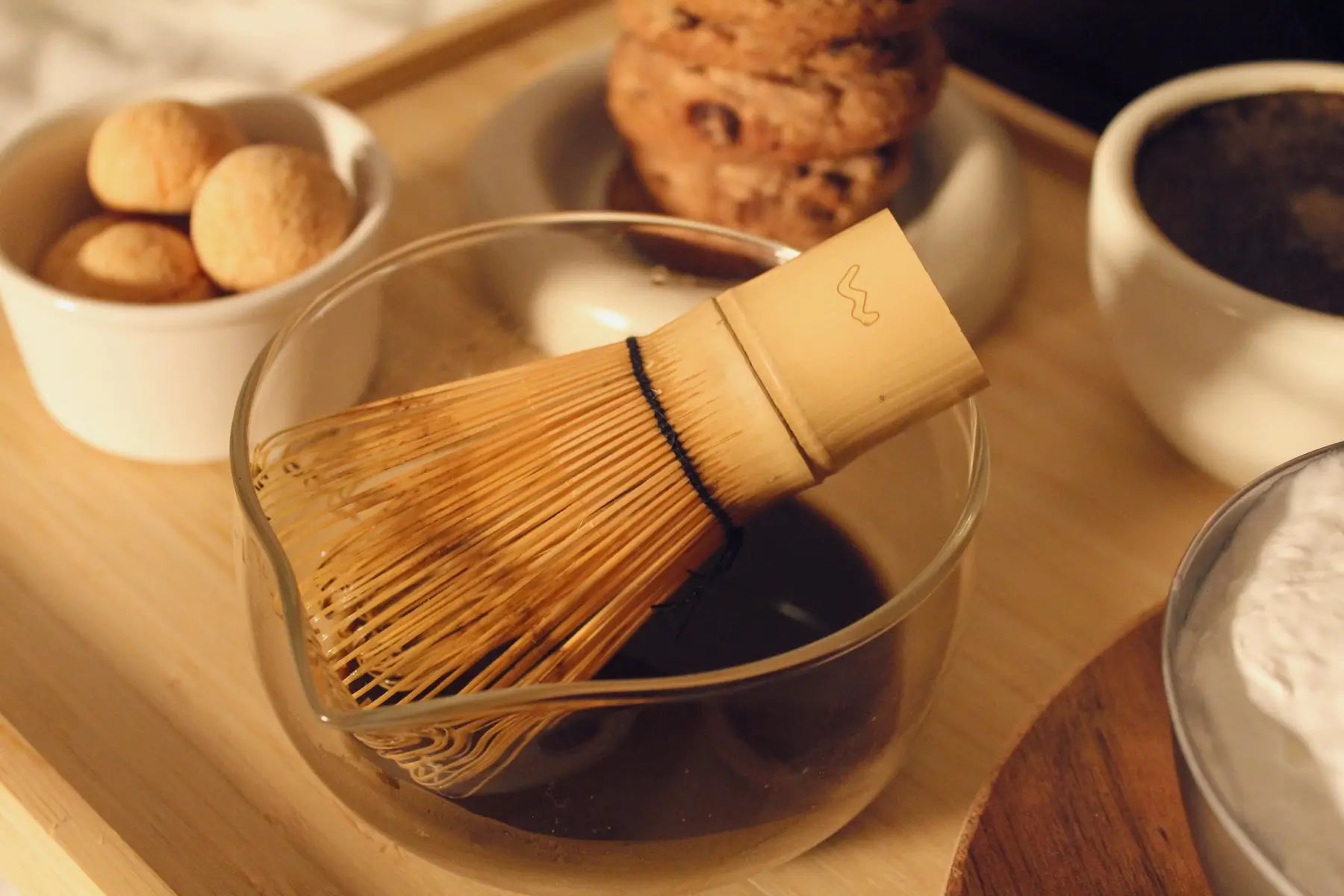 Wie benutzt man einen Chasen (Matcha-Besen) richtig?