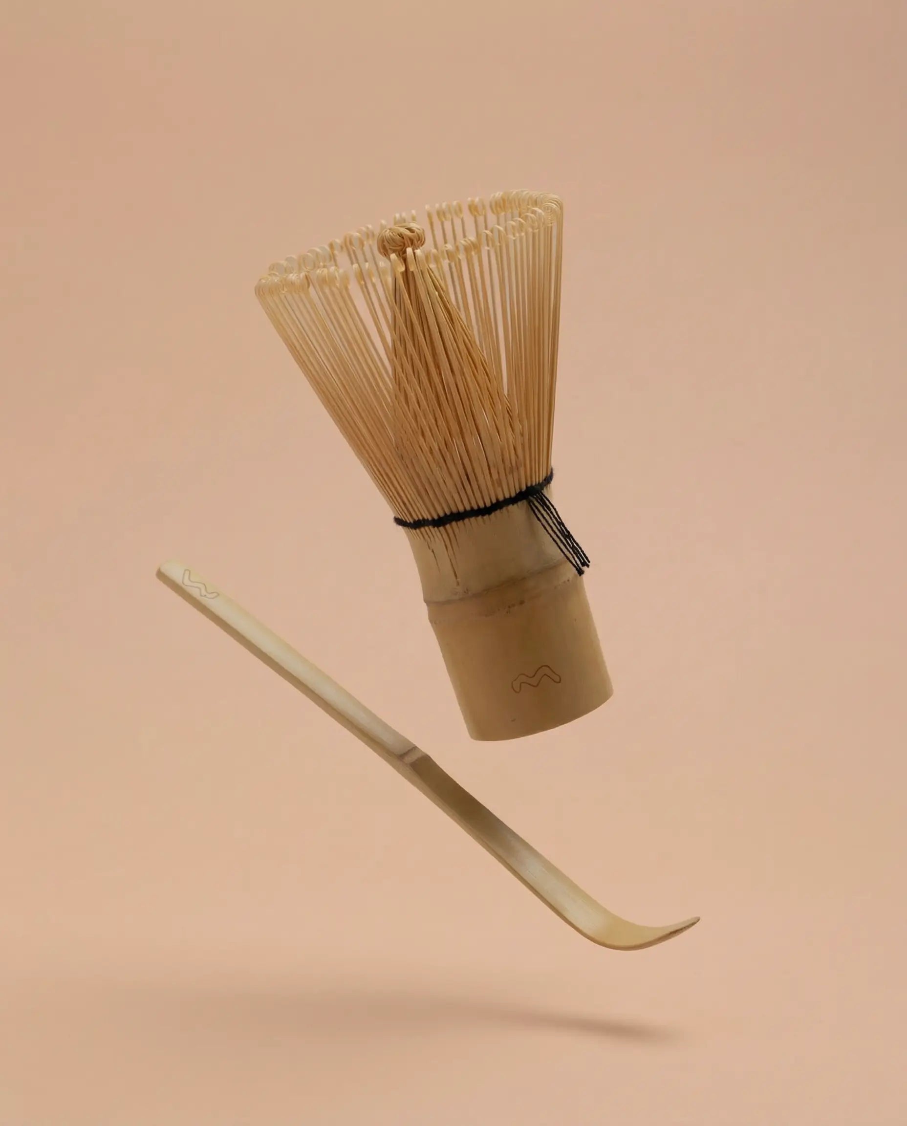 Matcha Besen und Löffel